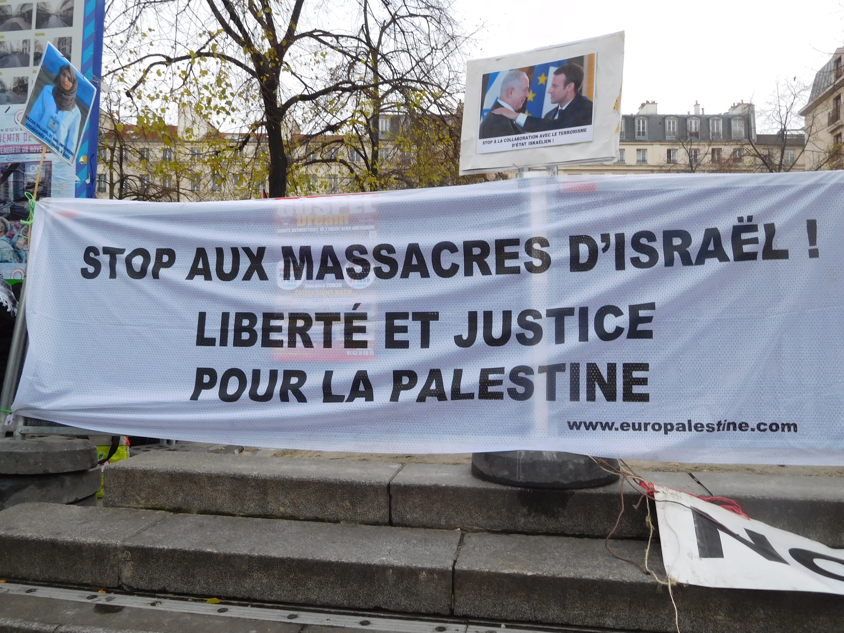 stop_aux_massacres_16nov.jpg