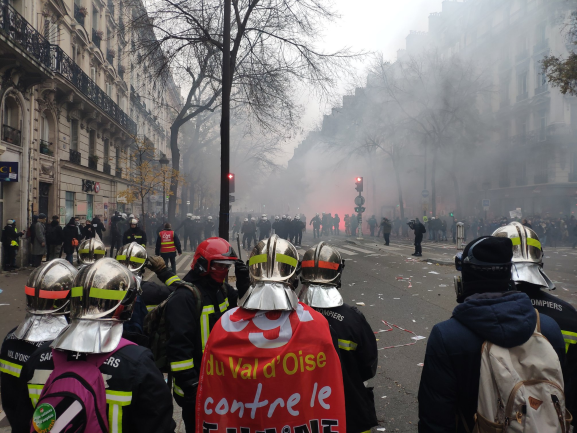 pompiers_contre_police_5_dec.png
