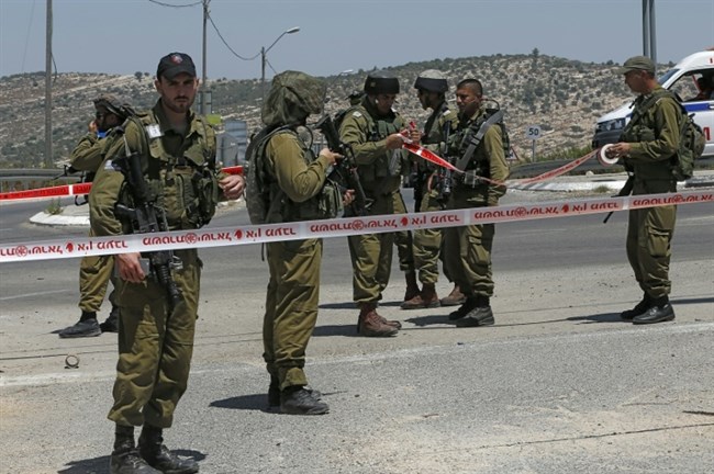 soldats_prote_gent_la_colonie_de_gush_etzion_bethle_em.jpg