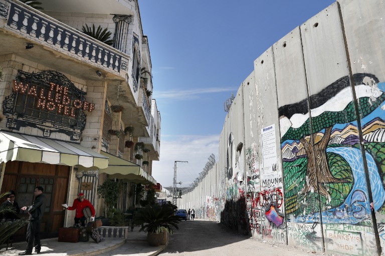 walled_off_hotel_bansky_mur.jpg