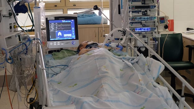 enfant_gravement_blesse_lit_d_ho_pital_g._levy.jpg