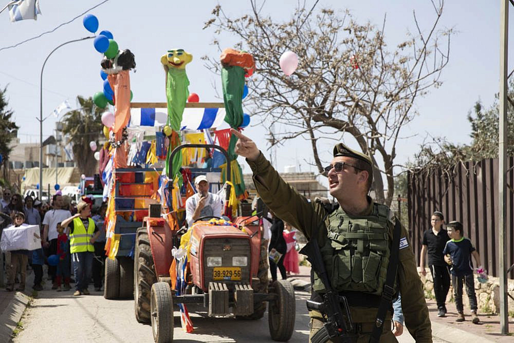 parade_pourim_hebron.jpg