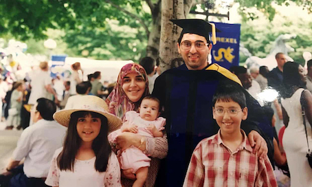 Le Dr Asgari en 1997, lorsqu’il est diplômé de l’Université Drexel en Pennsylvanie.