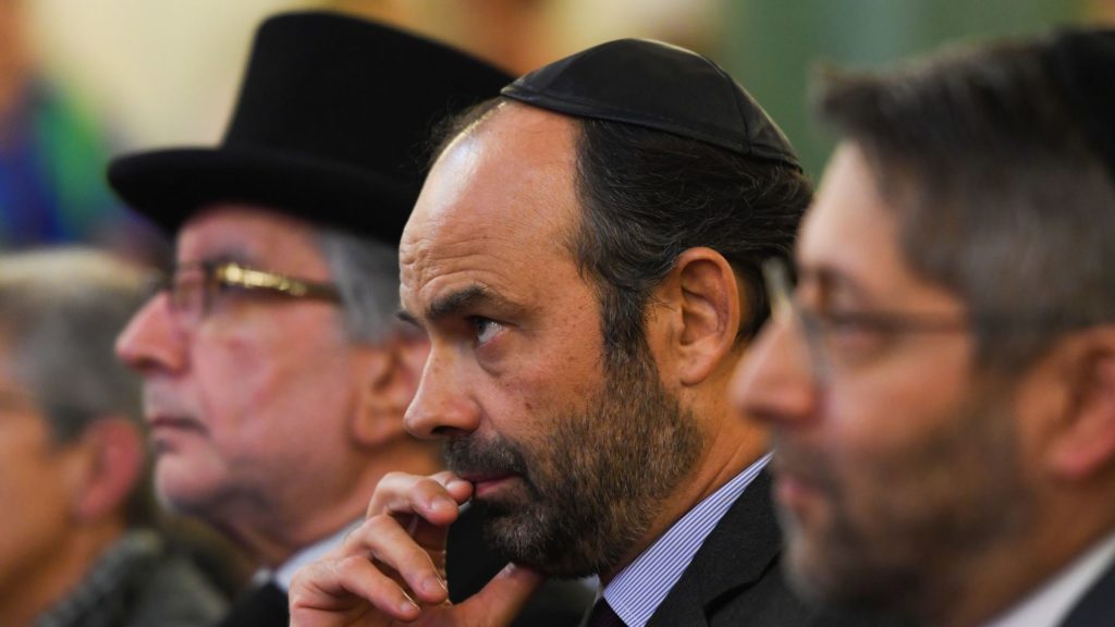 Coronavirus : Edouard Philippe annonce la reprise des cultes pour les Chrétiens et pour les Juifs et pas pour les Musulmans.