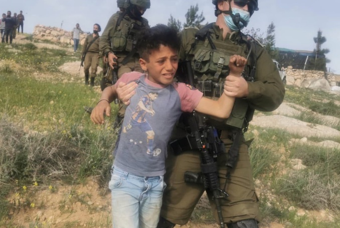 Détention d'enfants palestiniens de 7 à 11 ans par l'armée "la plus morale" (Vidéos)