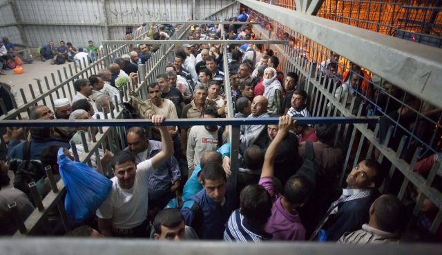 Covid : Israel repousse la vaccination des travailleurs palestiniens