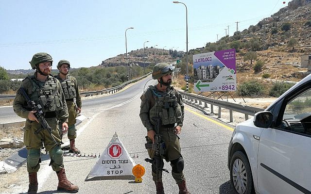 Un Palestinien assassiné et sa femme blessée près de Jérusalem