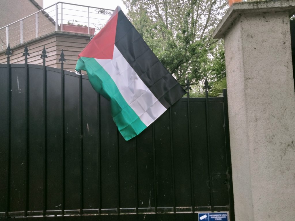 Macron veut nous empêcher de montrer notre soutien àla Palestine : "Opération affichons le Palestine" ! (photo-