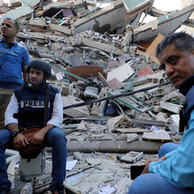 Israel a détruit tous les immeubles des journalistes gazaouis, mais ils refusent d'abandonner leur métier (Vidéo)