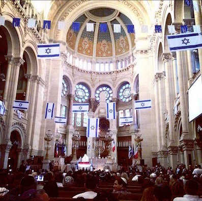 Un groupe international de Juifs appelle les institutions juives à retirer le drapeau israélien