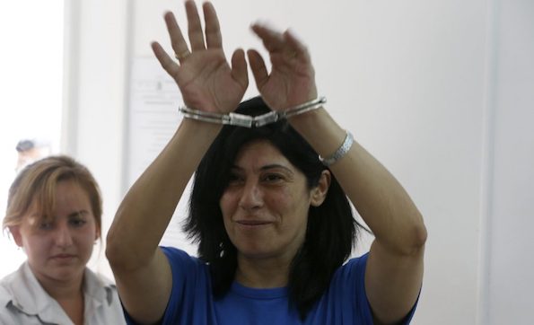 Lettre de la dirigeante palestinienne emprisonnée Khalida Jarrar à sa fille, Suha, partie trop tôt