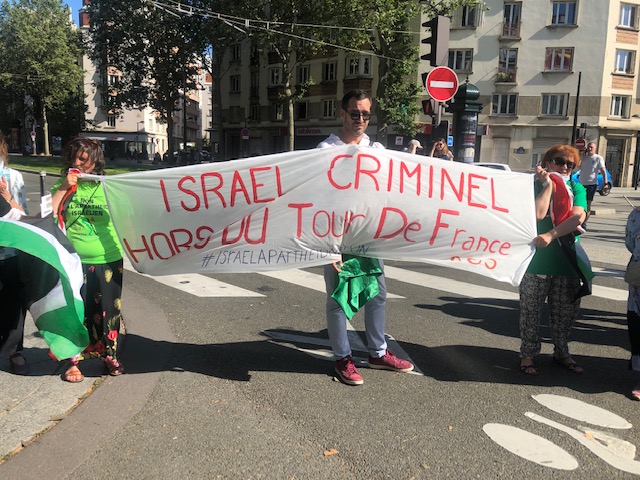 Tour de France : Israël hué sur son passage Porte de Chatillon