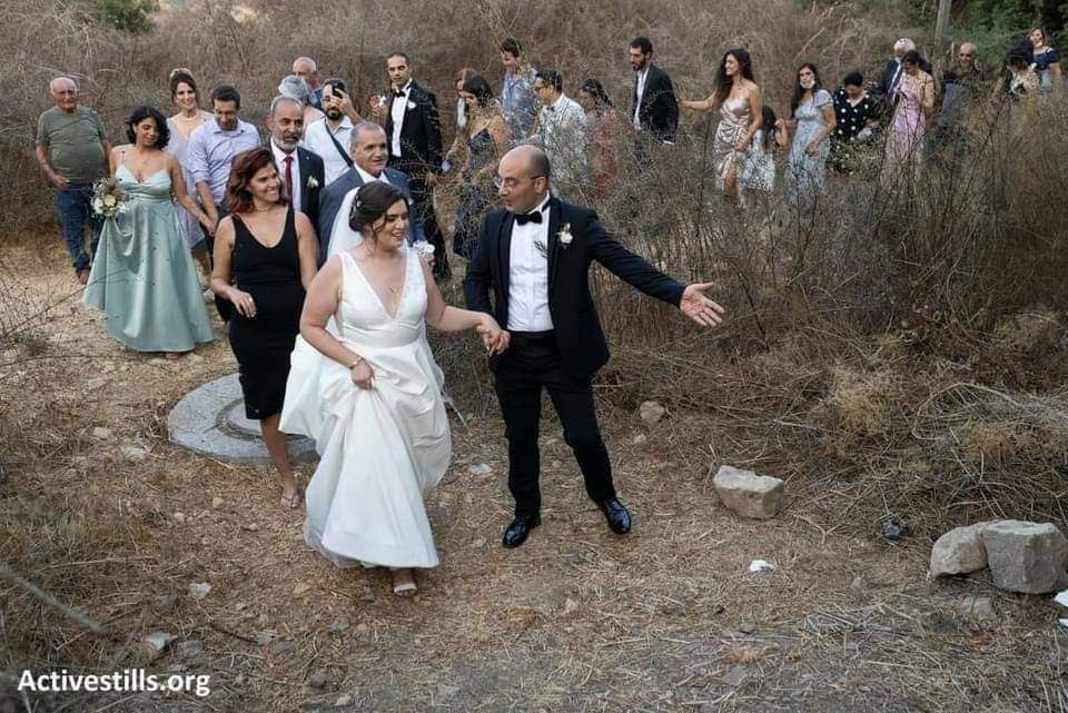 Résistance : un couple palestinien célèbre son mariage dans un village détruit par Israel en 1948