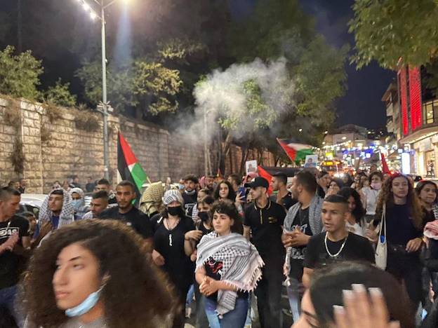 Zakaria Zubeidi torturé et hospitalisé. Des milliers de manifestants en Palestine