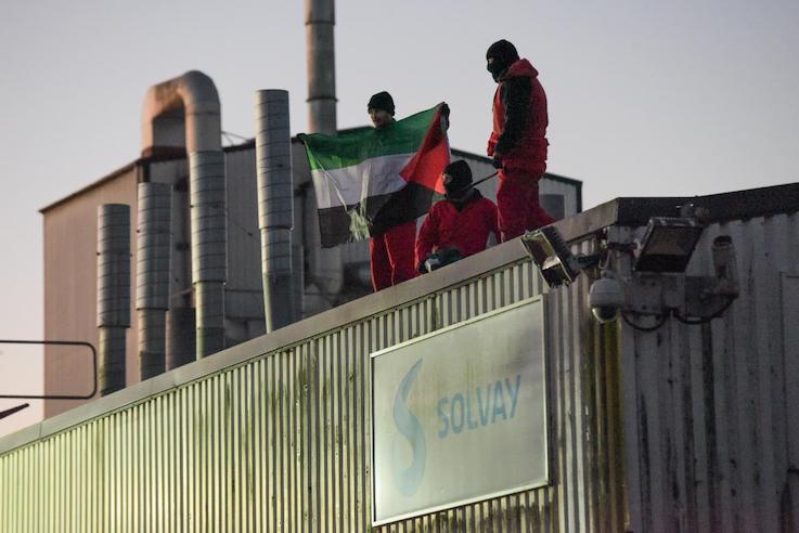 Palestine Action occupe une autre usine de produits chimiques du Pays de Galles qui fournit Elbit