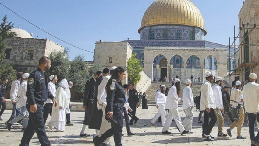 Des colons israéliens se marient à Al-Aqsa, sous bonne escorte ! (Vidéo)