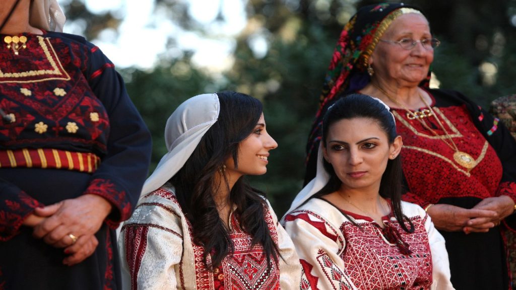 Les broderies palestiniennes font désormais partie du patrimoine culturel de l'humanité !