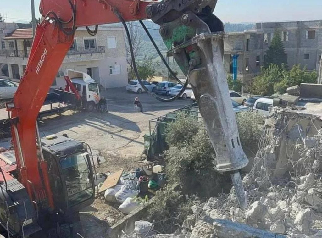 Un jeune Palestinien de 17 ans meurt pendant la démolition d'une maison par Israel (Vidéo)