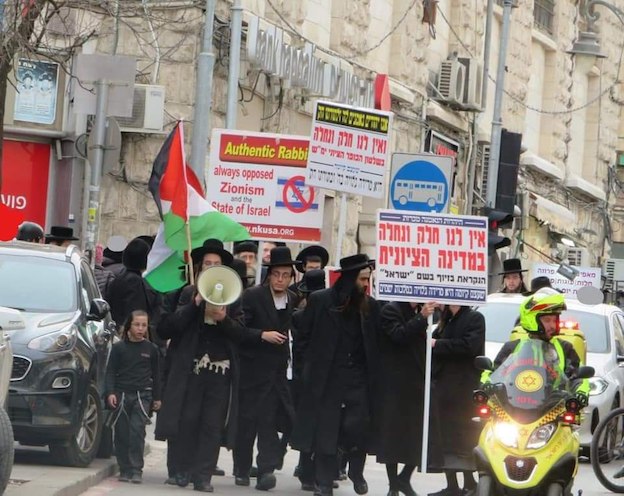 Jérusalem : des juifs ultra-orthodoxes manifestent contre le sionisme (Photos)