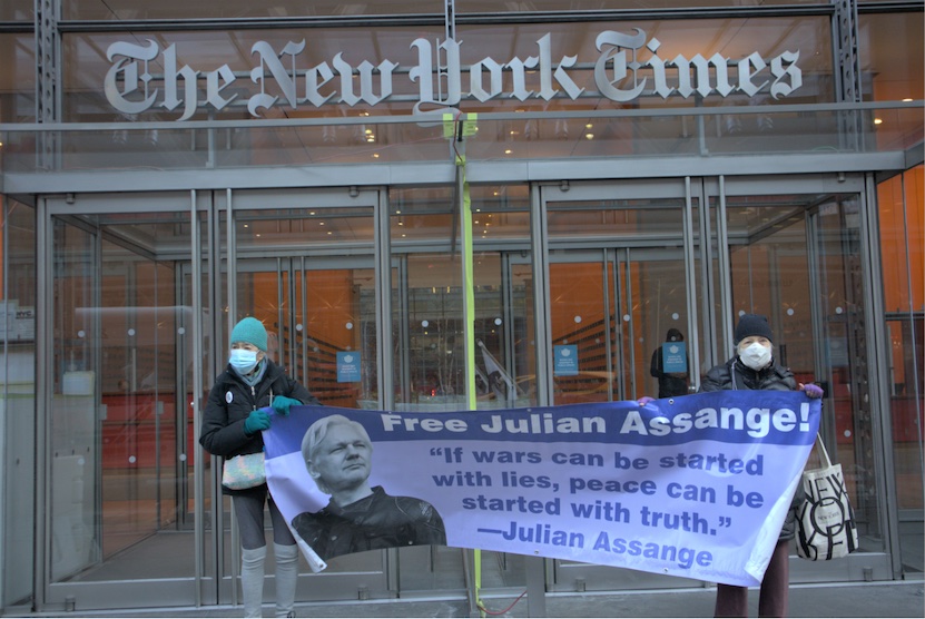 "Le harcèlement de Julian Assange ne laisse aucun refuge au journalisme honnête", par Jonathan Cook