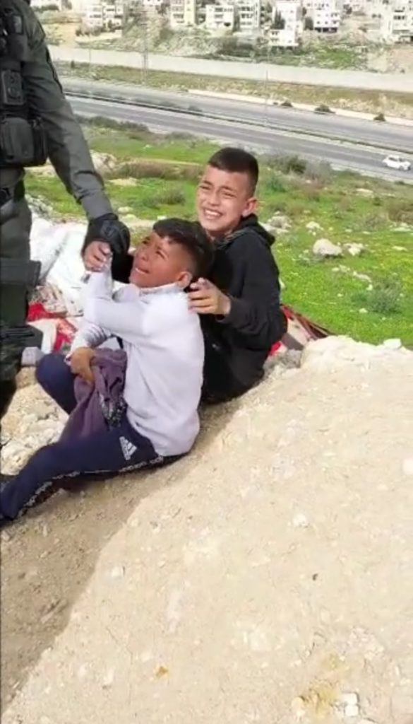 Encore des enfants arrêtés à Hébron ! (Vidéo)