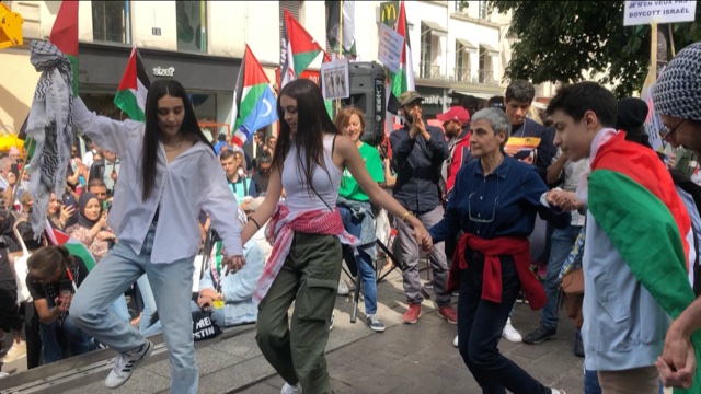 Culture palestinienne : Séance de dabke en plein Jérusalem ! (Vidéo)