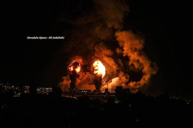 Pendant les commémorations de la Shoah, Israel bombarde Gaza (Vidéo)