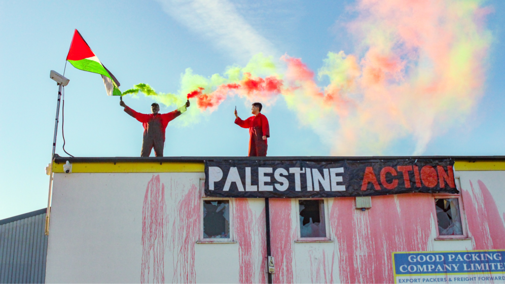 UK : Palestine action occupe une usine qui gère le transport des drones israéliens