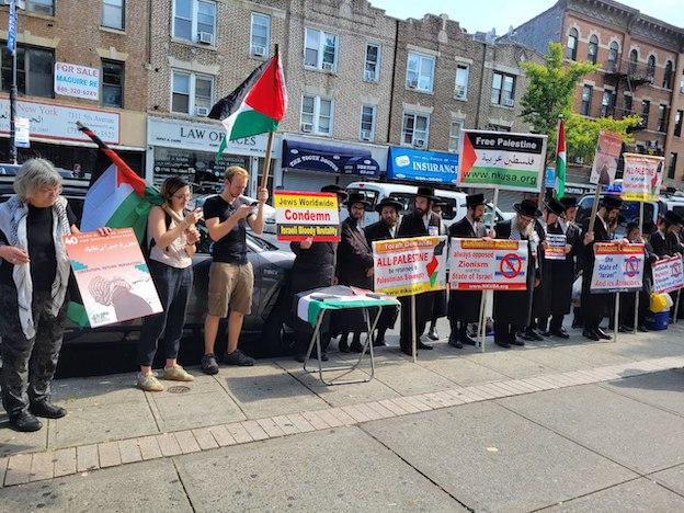 Les Juifs orthodoxes de New York affichent leur solidarité avec les Palestiniens (Vidéo)