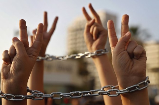 Les prisonniers palestiniens suspendent leur grève de la faim
