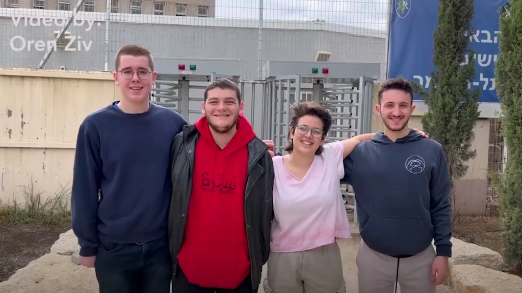 Quatre refuzniks israéliens en route pour la prison (Vidéo)