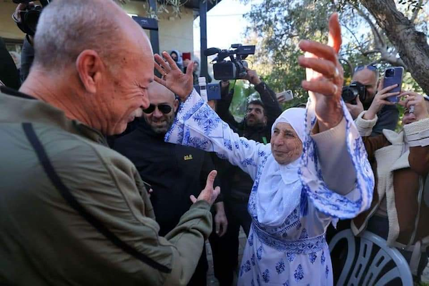 Célébration de la libération de Maher Younis, que ça plaise à Israël ou pas (Vidéo)