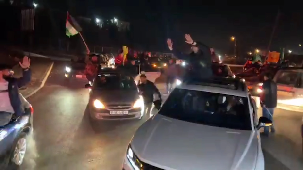 Libéré après 15 ans de prison, Israr brandit partout le drapeau palestinien !