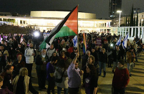 Plusieurs milliers de manifestant à Tel Aviv contre le nouveau gouvernement (Vidéo)