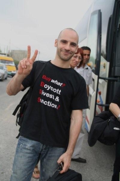 Soutien à Ronnie Barkan, opposant israélien, poursuivi en justice pour ses actions contre Elbit, premier fabricant d'armes israélien