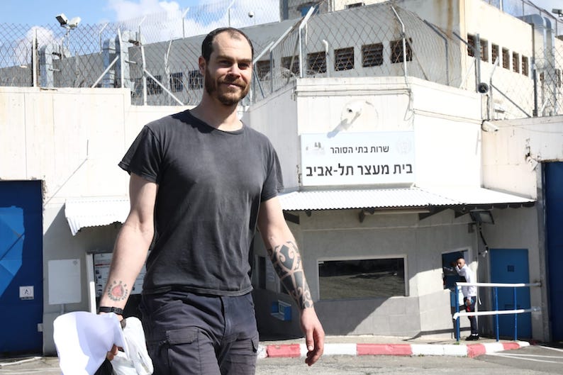 Solidarité avec le dissident israélien Jonathan Pollak !