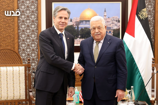 Blinken demande à Abbas de mieux s'occuper de la répression des résistants palestiniens