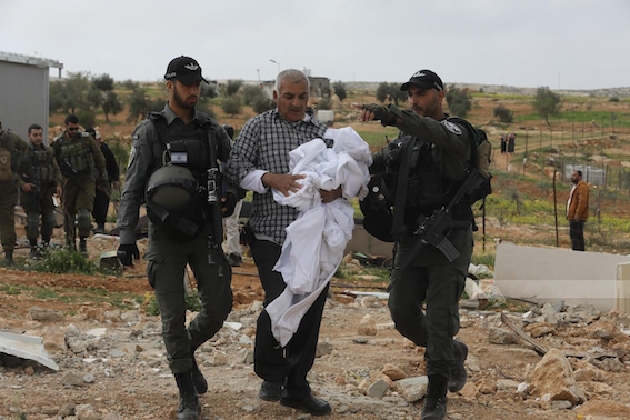 Les crimes de guerre se multiplient avec les démolitions en série de maisons palestiniennes
