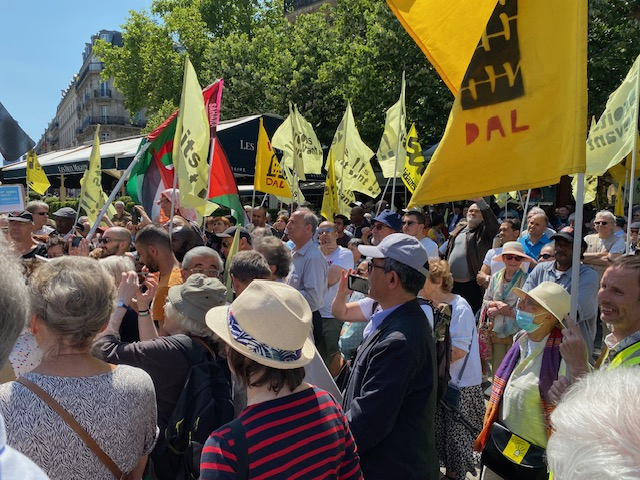 Rassemblement et manifestation réussis en hommage à Jacques Gaillot ! (Album photos)