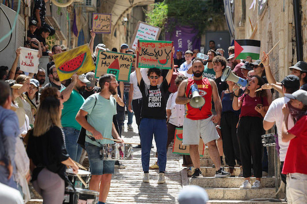 Résistance aux expulsions et au vol de terres palestiniennes ! (Vidéo)