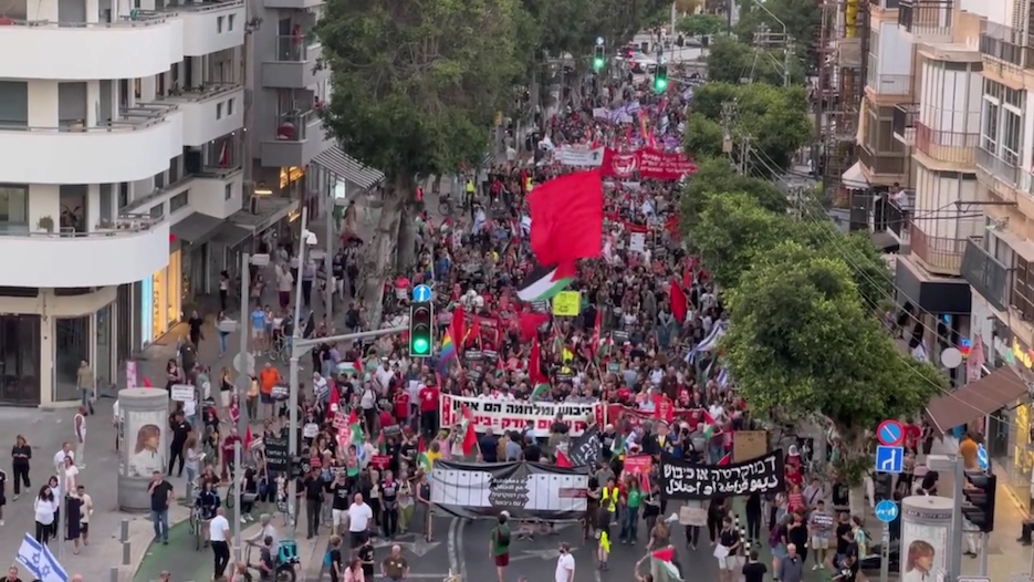 22ème manifestation anti-gouvernement à Tel Aviv, avec des slogans contre l'occupation (Vidéo)