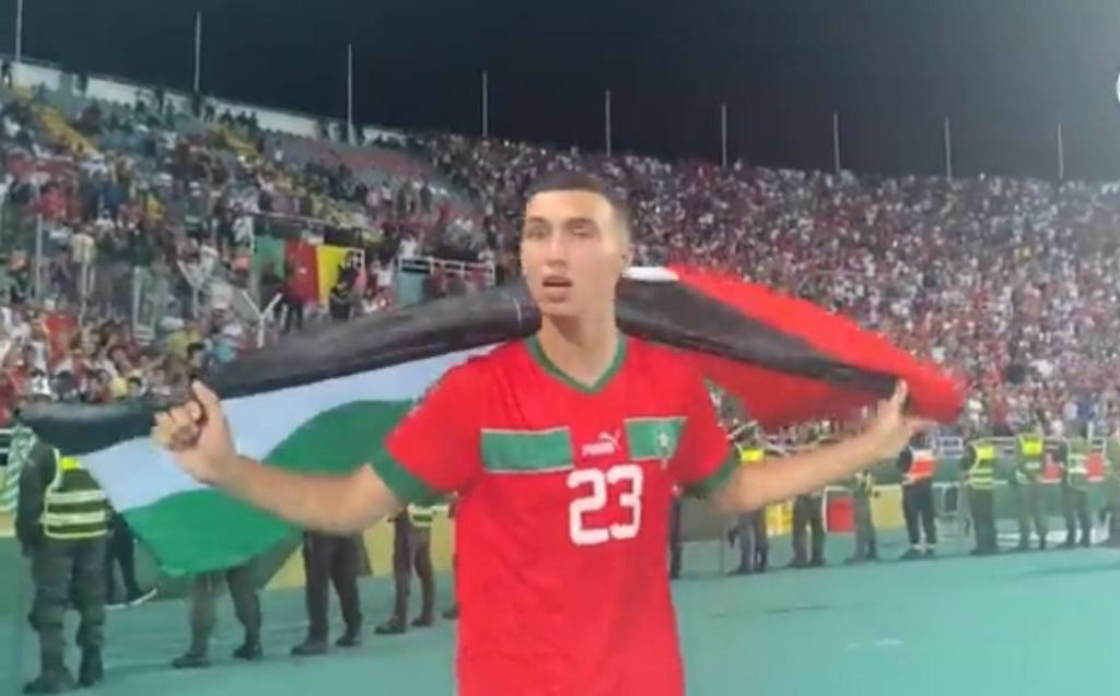 Maroc : un footballeur défie le régime collabo de M6 (photo)