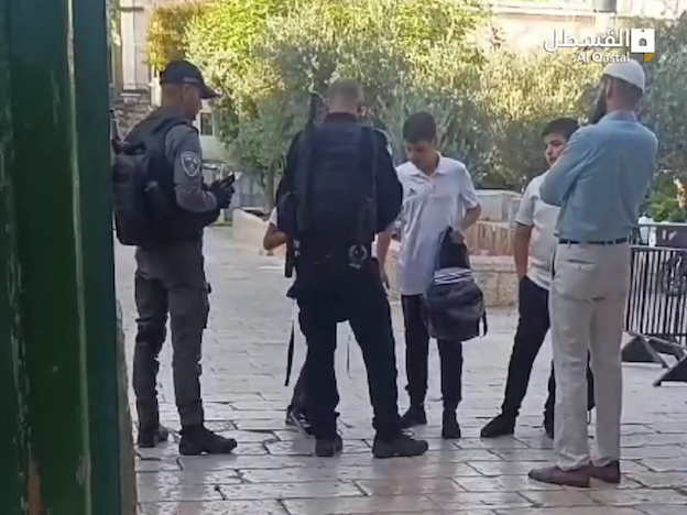 Jérusalem : l'occupant confisque des centaines de manuels scolaires (Vidéo)