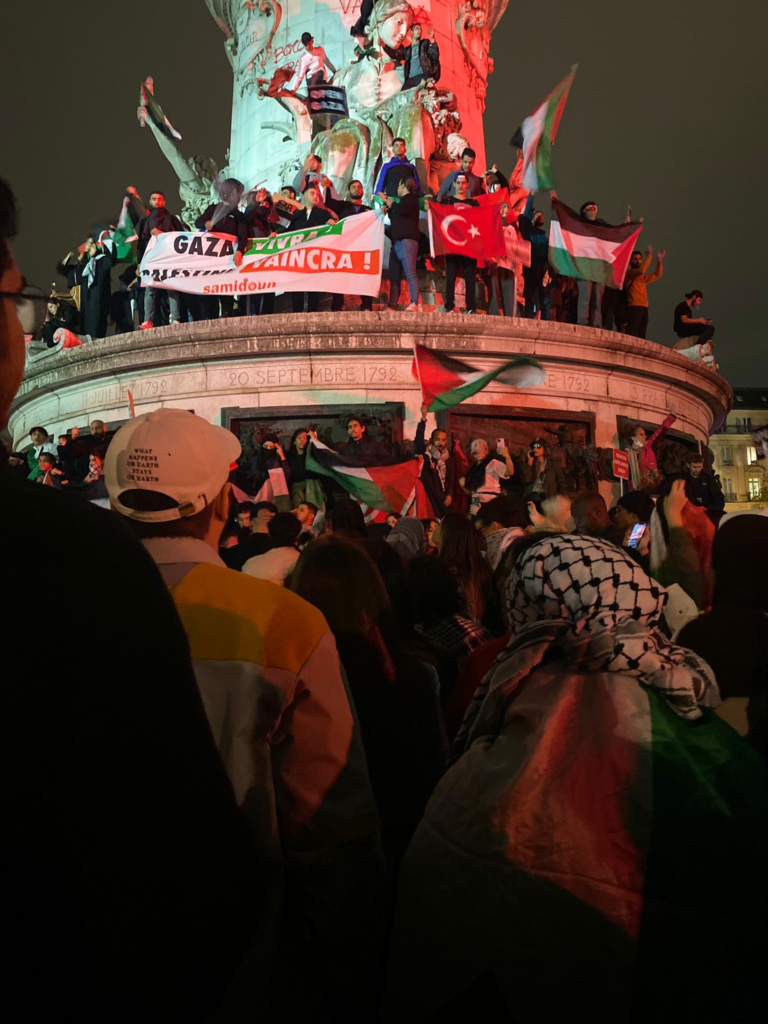 Plus de 6000 manifestants jeudi soir Place de la république à Paris ! (Vidéo)