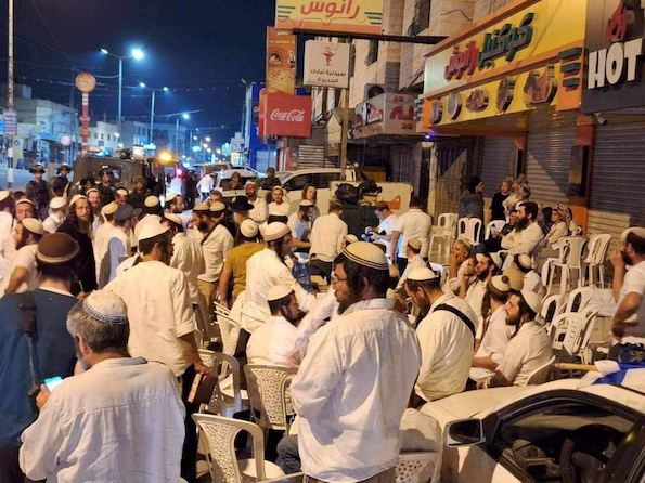 Les colons attaquent massivement la ville d'Huwara cette nuit : 2 victimes palestiniennes (Vidéo)