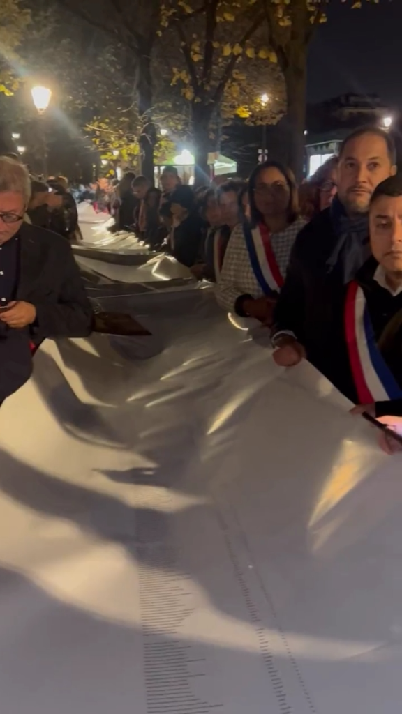 Rassemblement d'une centaine d'élus près du Quai d'Orsay pour exiger un cessez-le-feu (Vidéo)