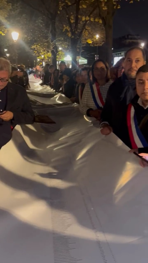 Rassemblement d'une centaine d'élus près du Quai d'Orsay pour  exiger un cessez-le-feu (Vidéo)