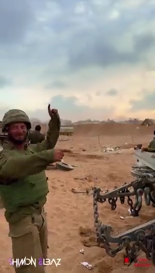 Les soldats font la fête à Gaza sur les décombres (Vidéo)