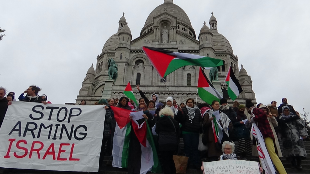 Chants de Noël pour la Palestine au Sacré-Coeur à Paris ! (Vidéo)