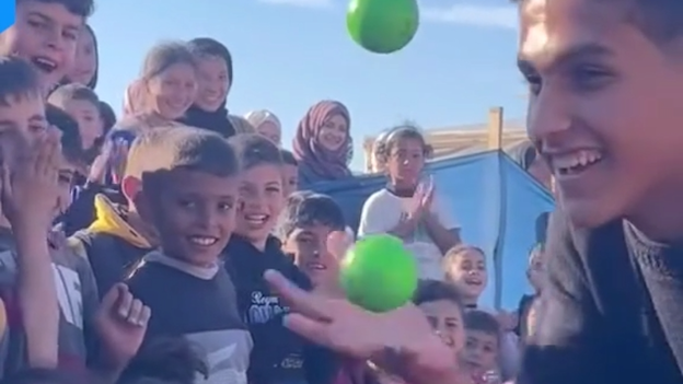 Les jeunes volontaires, ces héros, qui créent des animations pour les enfants de Gaza pendant les bombardements